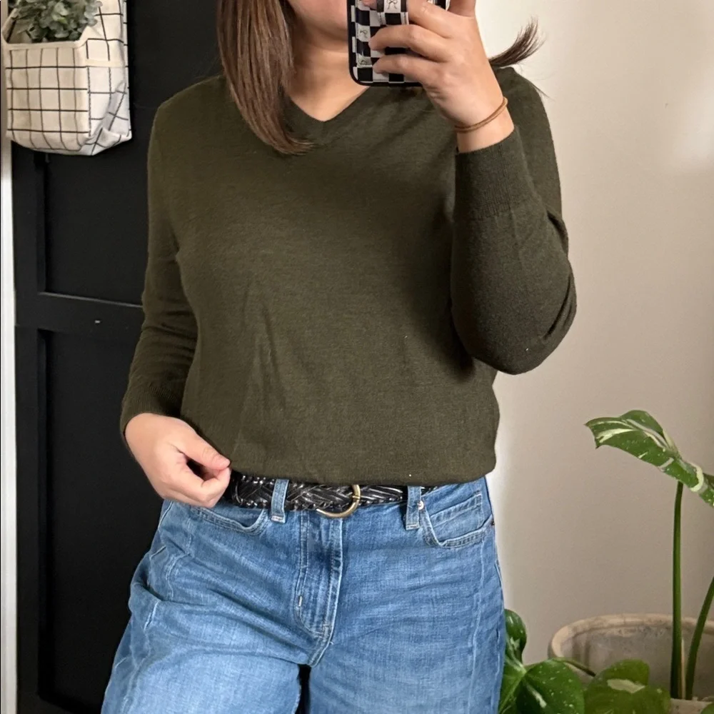 Club Room V neck Merino Wool Blend Forest Green Sweater. Unisex M